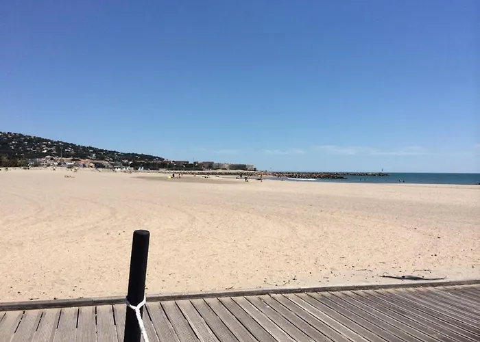 Appartement climatisé pour 6 personnes avec vue sur canal et parking à Sète - FR-1-338-533 Appartement
