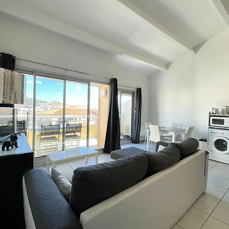 Climatise Pour 6 Personnes Avec Vue Sur Canal Et Parking A - Fr-1-338-533 * Sète